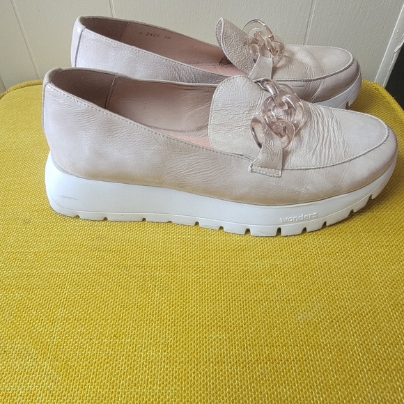 Qonders Cream Patent Platform Loafers with Chain Embellishment, Euro 40 - Picture 4 of 6